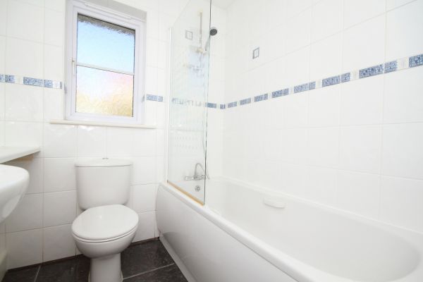 Cost of Shower Window Replacement in Lake Mary